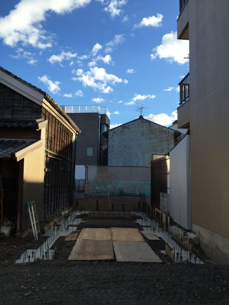 岐阜県岐阜市「東材木の家」鉄骨３階建　スキップフロア　狭小敷地　現場