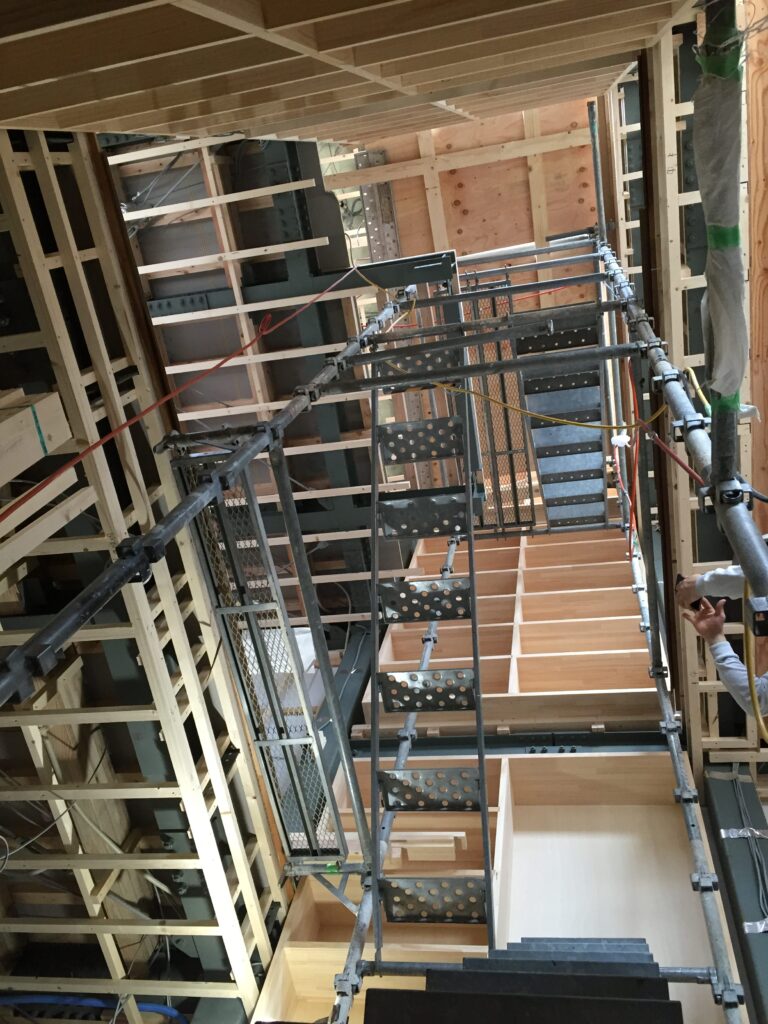 岐阜県岐阜市「東材木の家」鉄骨３階建　スキップフロア　狭小敷地　現場