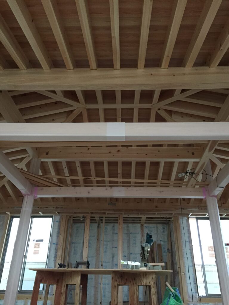 愛知県小牧市「桑原木材㈱モデルハウス」　木造2階建　現場