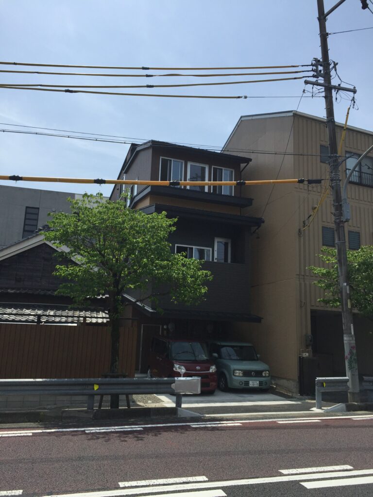 岐阜県岐阜市「東材木の家」鉄骨３階建　スキップフロア　狭小敷地　お引渡し