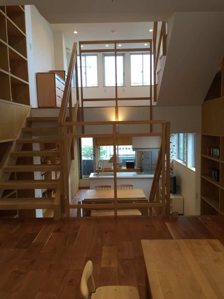 岐阜県岐阜市「東材木の家」鉄骨３階建　スキップフロア　狭小敷地　竣工写真撮影