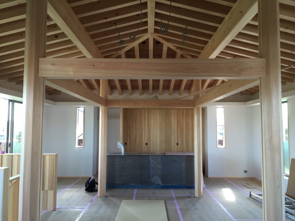 愛知県小牧市「桑原木材㈱モデルハウス」　木造2階建　現場