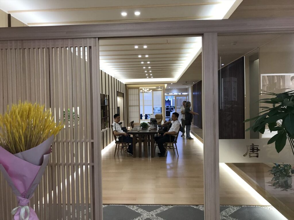 中国上海「上海ｼｮｰﾙｰﾑ　初音」　竣工