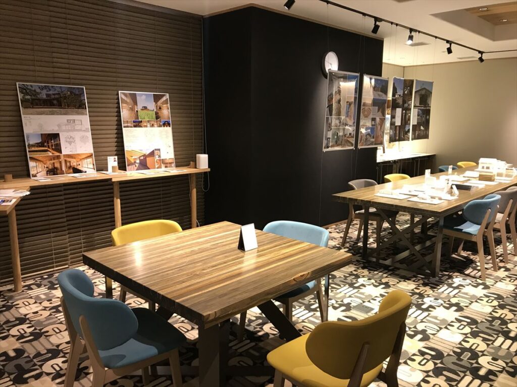 建築家イエ展の設営