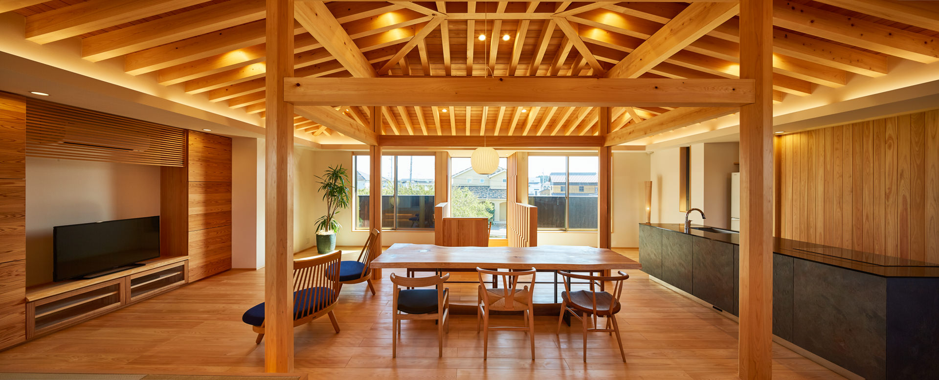 WEB建築サイトｈｏｍｉｆｙに「桑原木材の家」が掲載されました 記事：圧倒的な木素材の美しさと温もりのある木の家