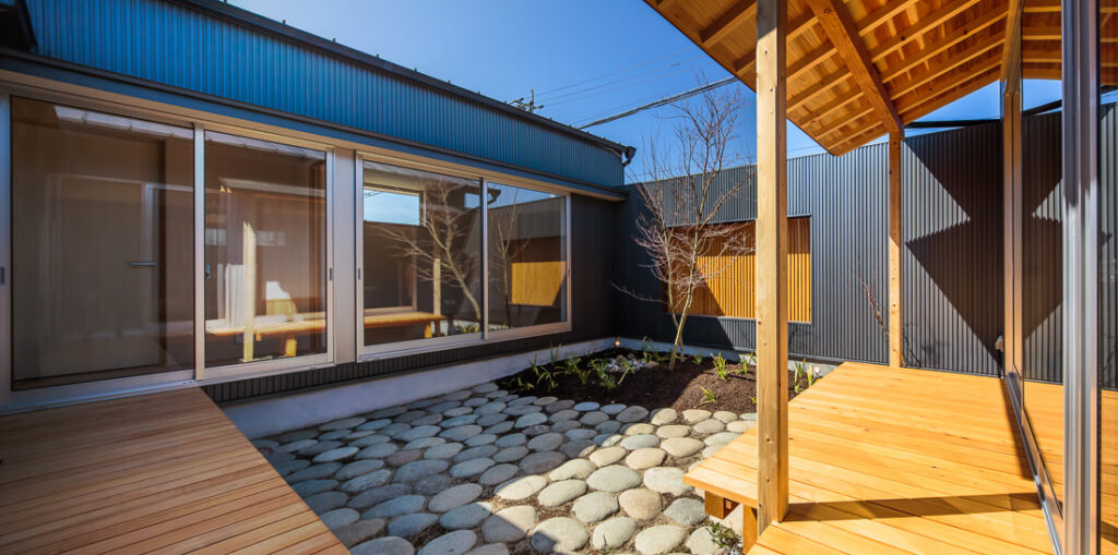 ドイツWEB建築サイトhomifyに「和光の家」が掲載されました。記事：日陰が作り出す庭の美しさ