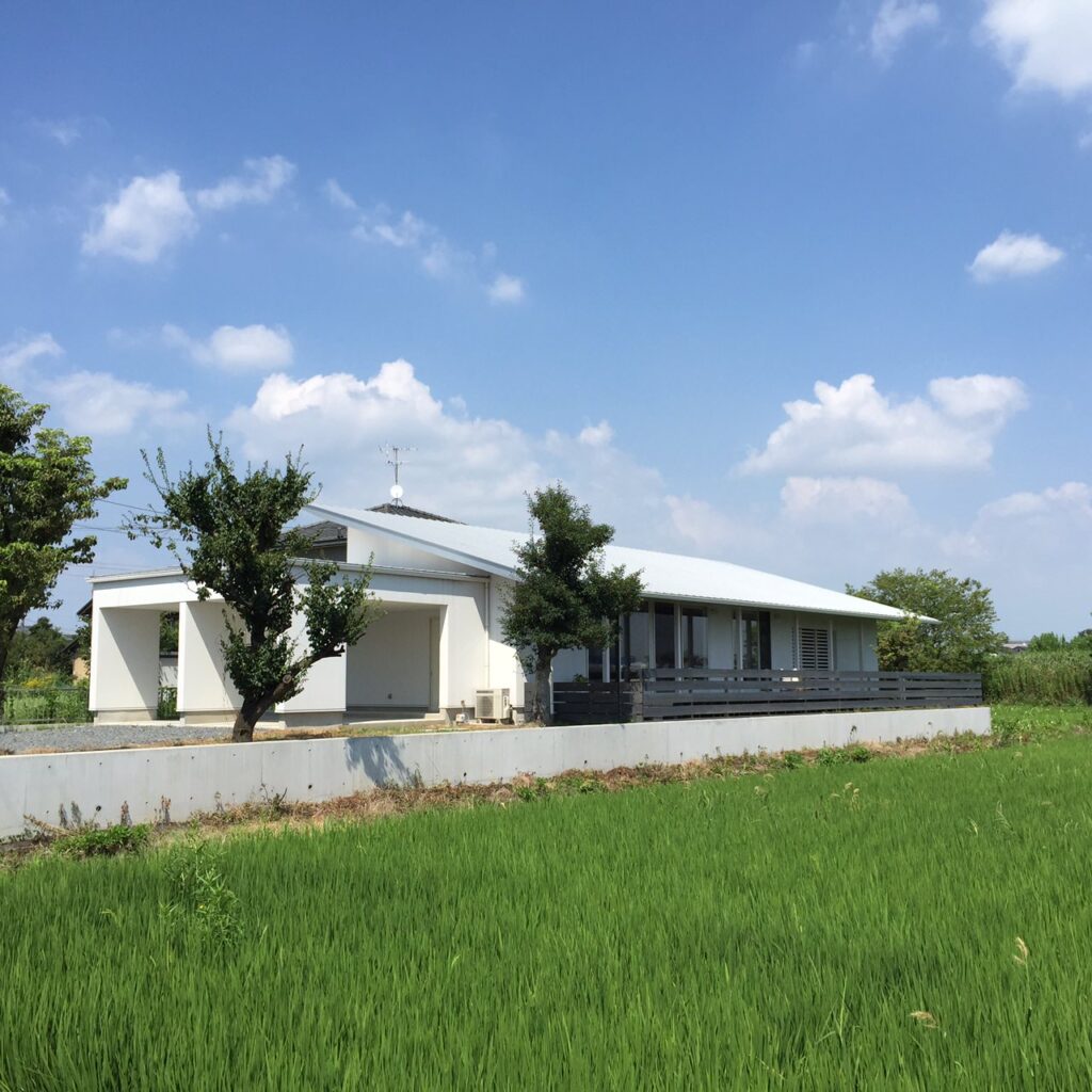 愛知県一宮市　「川原の家」木造住宅　平屋建ガレージハウス　竣工撮影2