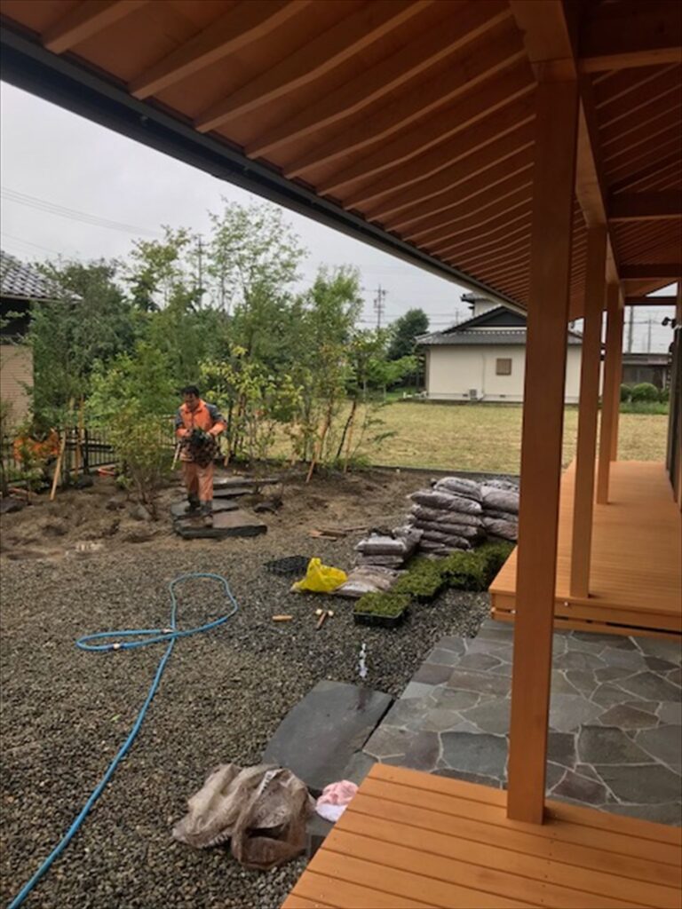 愛知県一宮市　「苅安賀の家」　木の家　庭工事